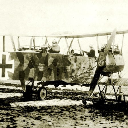 115 Friedrichshafen GIII Bomber With Crew